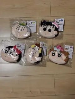 クレヨンしんちゃん✖️サンリオ　コラボ商品のリバーシブルポーチ 5個セット