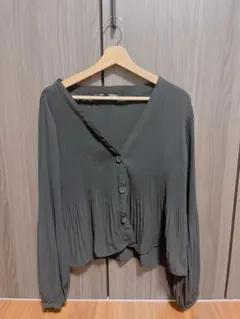 ZARA ボタン付きカーディガン