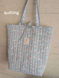 【大きめサイズ】花柄 キルティング 肩掛けトートバッグ　マチ付き リボン