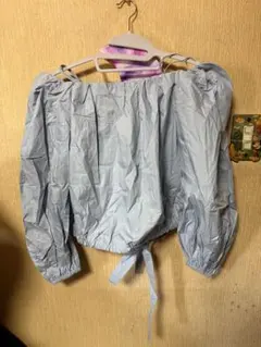 新品タグ付きマウジー水色オフショルダーコットンブラウス