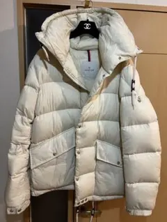 モンクレールアイボリー フード付き ダウンジャケット　XXL サイズ５