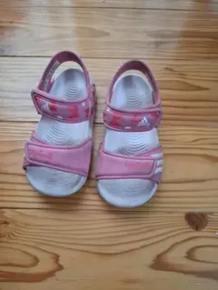 adidasミニー ピンク サンダル１４センチ