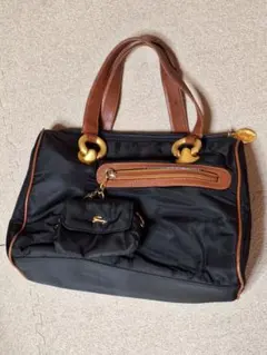 ナイロン製黒ハンドバッグ