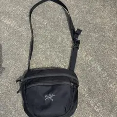 ARC'TERYX ショルダーバッグ ブラックのサムネイル