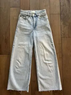 H&M 切りっぱなしデザイン　ストレートデニムのサムネイル
