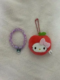 ハローキティ リンゴ型ぬいぐるみとクロミブレスレット