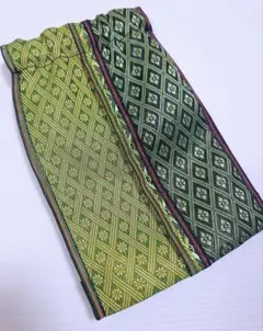 幾何学模様の緑と黄の畳へり　バネ口ポーチ