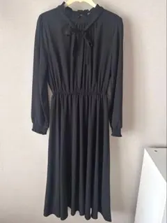 honeys COLZAブラック フリルネック 長袖ワンピース