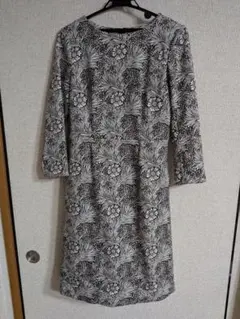 花柄長袖ひざ丈ワンピースのサムネイル