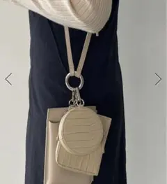 ローリーズファーム　 スマホ　ショルダーバッグ　アイボリー