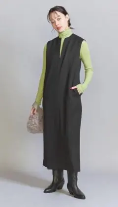 キーネックジャンパースカート