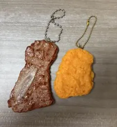 食品サンプルキーホルダー2つセット　ステーキ肉とチキンナゲット