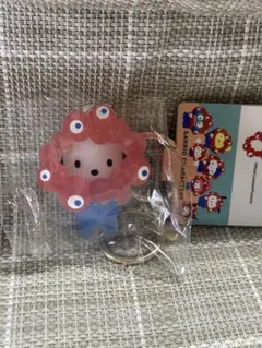 万博　ミャクミャク サンリオ なりきり立体キーホルダー　クリアカラー　ポチャッコ