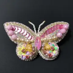 オ*ー様 ビーズ刺繍ブローチ　蝶　蝶々　アクセサリー　ハンドメイド