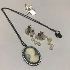 カメオネックレスと花モチーフのピアス3点セット