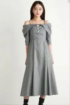 リリーブラウン ビジュー釦オフショルミディドレス