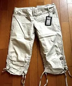 未使用美品　ハーフパンツ　（ベージュ、W64)