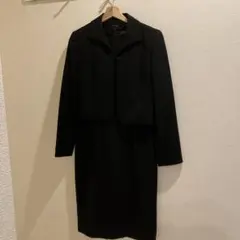 ブラックフォーマル　レディーススーツ