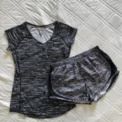 NIKE　ナイキ　レディース　ランニングTシャツ+ショートパンツ　DRI-FIT