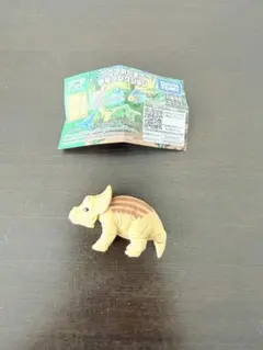 アニアのたまご　恐竜コレクション　トリケラトプス　 アニア　たまご