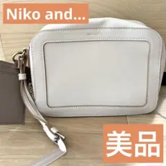 Niko and… ベージュ ショルダーバッグ スクエア型