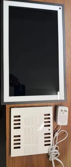 Amazon echo show 15 第一世代　壁美人付き