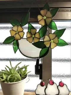 花と葉のステンドグラス