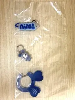 TWICE LOVELY'S TZUVELY ツウィ　カラビナ