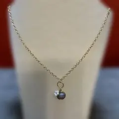 ハンドメイド　ネックレス　石型と花のチャーム