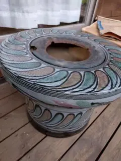 波模様の陶器製火鉢