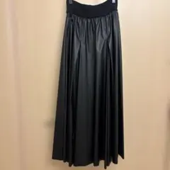 ヤマダヤ フェンネル レザーライクタックフレアスカート