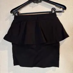 黒 フリル付きタイトスカート ミニ　ペプラム　ミニスカート　ZARA ザラ