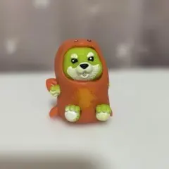 カピコロ動物 フィギュア オレンジの着ぐるみを着た犬