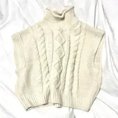 3/31まで【INGNI】アイボリー ニットベスト クリーム色 タートルネック