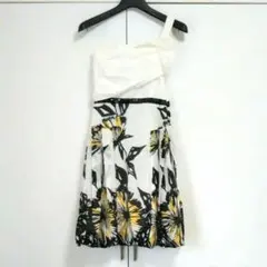 オフショルダーワンピース　花柄　フレアスカート　ドレス　お出かけワンピース　片肩