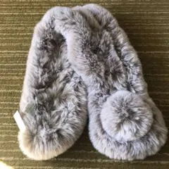 新品未使用エコファームフェイクファーグレー ファー ポンポン付き マフラー