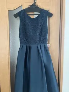 刺繍入りネイビーAラインドレス