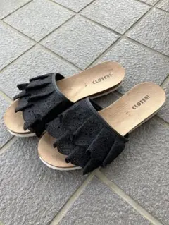 CLOSSI ブラック フリルサンダル　Lサイズのサムネイル