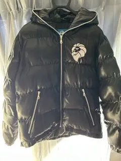 フード付き ブラックダウンジャケット