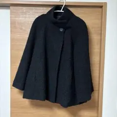 indivi 黒いボタン付きフレアポンチョ