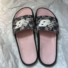 New Balance シャワーサンダル 花柄のサムネイル