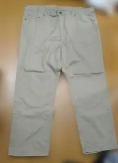 ベージュ ストレートデニムパンツ　腹囲110センチ