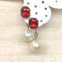 ステンレスポストピアス ジュエリー風レッド 大玉パールチャーム/シルバーカラー