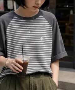 【JaVaジャバコラボ】 胸刺繍ラグラン配色ボーダーTシャツ　チャコール　Ｌのサムネイル