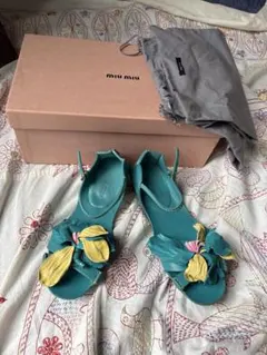 miu miu フラワーモチーフ レザーサンダル　22.5のサムネイル