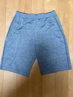 UNIQLO ショートパンツ グレー Sのサムネイル