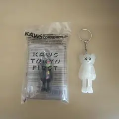 2026年最新】KAWS キーホルダーの人気アイテム - メルカリ