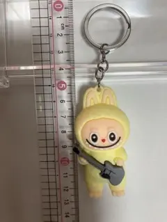 ラブブキャラクター ギター付きキーホルダー