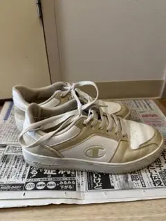 Champion ベージュホワイト スニーカー 24.5のサムネイル