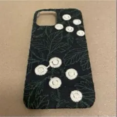 新品　iPhone12 ケース 刺繍 花柄 ブラック　ハンドメイド
